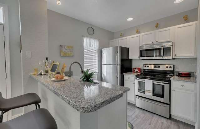 4561 YELLOWGOLD Road E Gallery 2