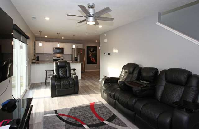 Almost new Townhouse Gallery 4