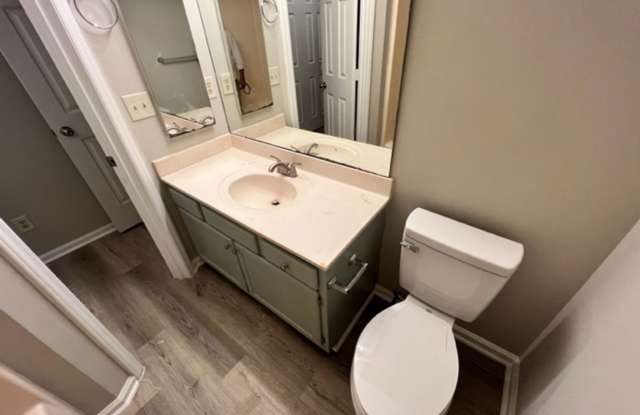 Room in 3 Bedroom Home at Lex Dr Gallery 4