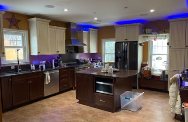 39 Melvin Street - 39 Melvin Street, Wakefield, MA 01880