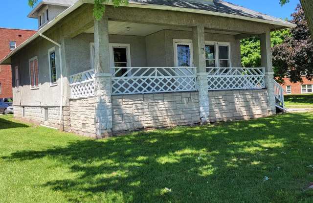 744 River Dr photos photos