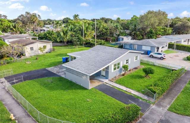 4685 SW 33rd Dr photos photos