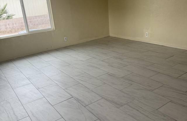 1508 W 9 Place Gallery 3