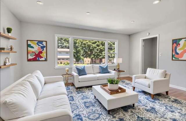 Room in 7 Bedroom Home at Thornwood Rd photos photos