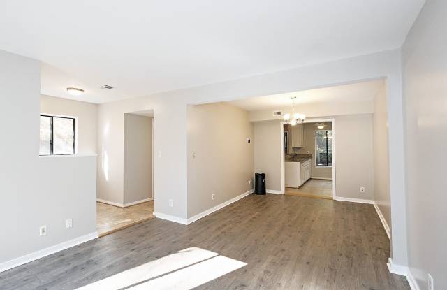 Move-in Ready Stonehenge Townhome - Cats Are Welcome! - 964 Sutton Court, Albemarle County, VA 22901