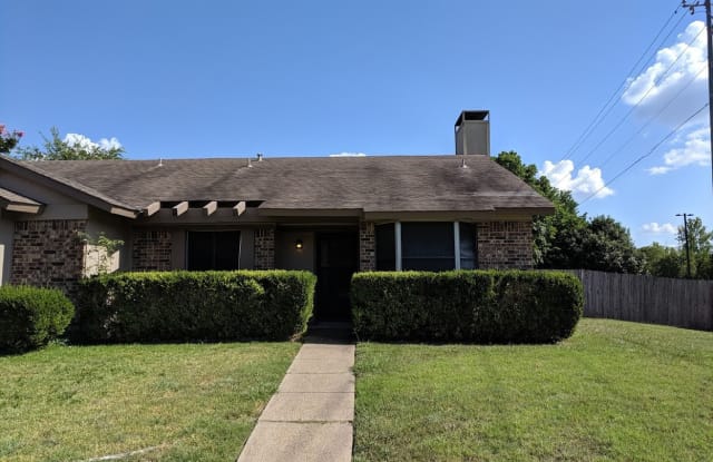 102 Kings Row - 102 Kings Row, Garland, TX 75043