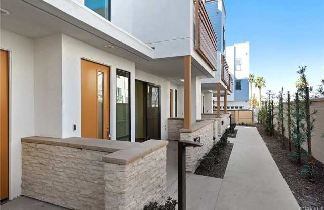 1684 Topanga Gallery 3