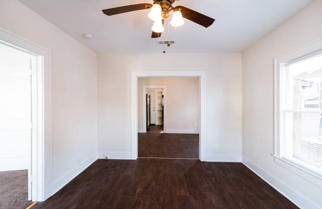 5206 Avenue H Gallery 2