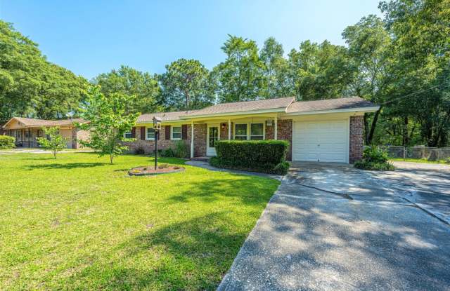 Charming 4 bedroom home with large yard photos photos