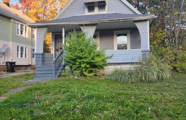 Charming 3-Bedroom Property in Prime Location ( SECTION 8 VOUCHERS ACCEPTED) photos photos