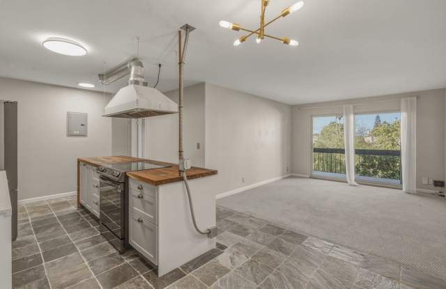 Updated 1-Bedroom Condo w/ Custom Kitchen, Built-In Office & Pool Gallery 3
