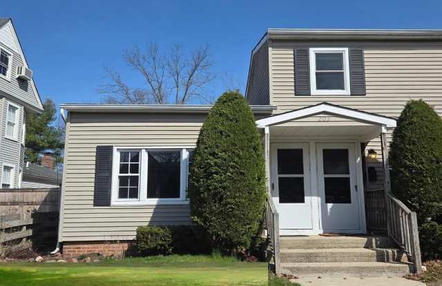 203 Raymond Street - 203 Raymond Street, Islip, NY 11751