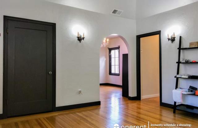 1545 Santa Clara Avenue Unit C Gallery 2