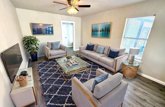 **APPLICATION RECEIVED** **MOVE IN SPECIAL** Convenient 1 Bedroom / 1 Bath Home Near Lackland AFB! - 214 South San Dario Avenue, San Antonio, TX 78237