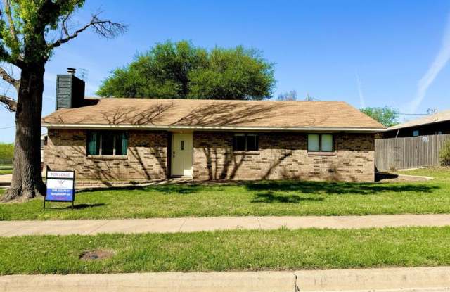 4702 Lois Lane - 4702 Lois Lane, Wichita Falls, TX 76306