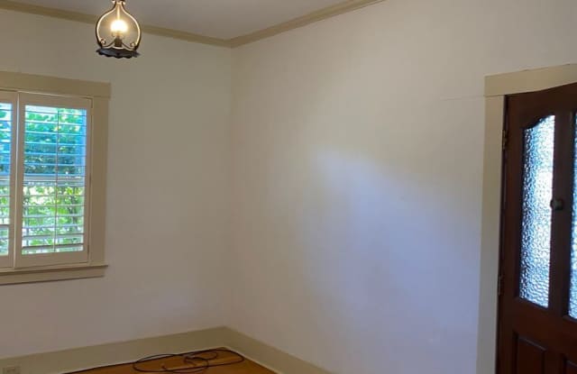 363 1st St West Gallery 4