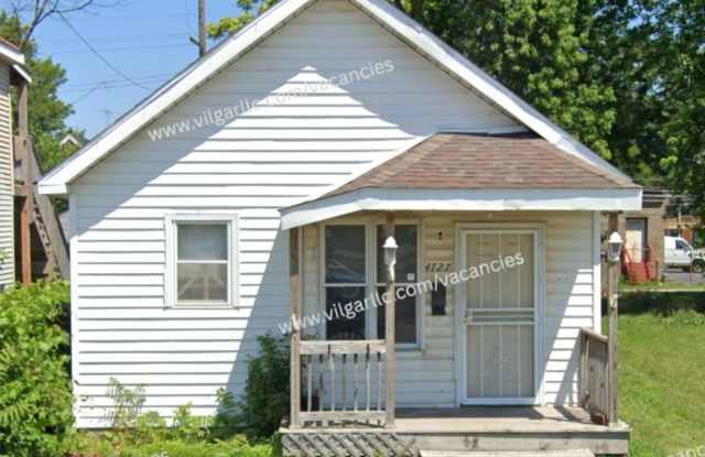 For Rent - 2 Bedrooms, 1 Bathroom Home Gallery 1