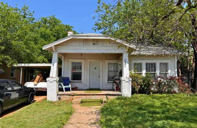 Spacious 2 bed, 1 bath home in Highland! photos photos