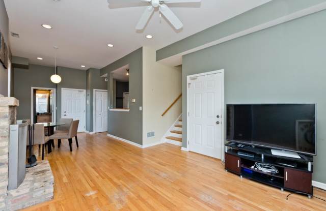1317 N Wicker Park photos photos