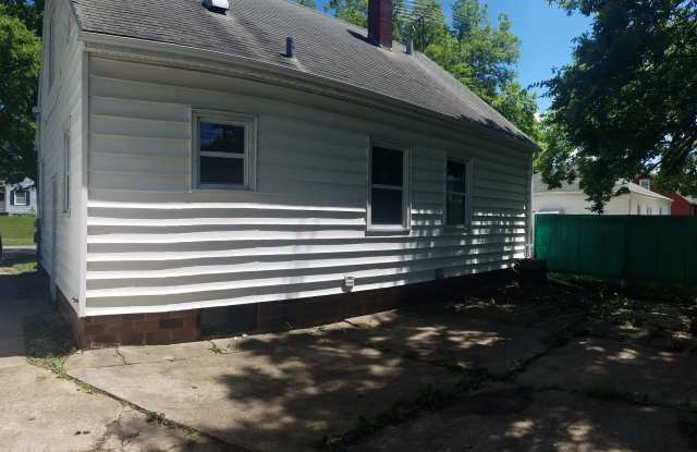 1140 Hammond Avenue Gallery 2