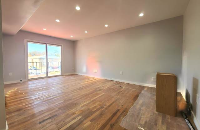 1903 Country Ln Gallery 2