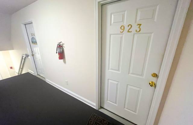 Spacious 2-Bed, 2-Bath Condo in the highly desirable Gated Deacon Ridge Community! Gallery 4