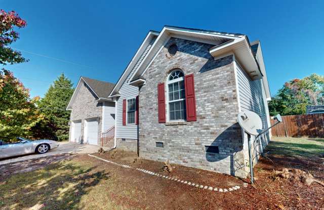 Spacious Ranch-Style Home with Bonus Room, Media Room, and Modern Upgrades near Fort Liberty Gallery 2