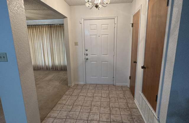 206 Redwood Circle Gallery 3