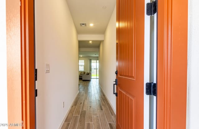 21283 W EDGEMONT Avenue Gallery 4