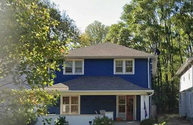 What's special - 5540 North College Avenue, Indianapolis, IN 46220