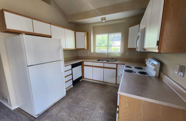 Available Now. Easy Living Split Level Condo in Autumn Chase II, Westminster Gallery 4