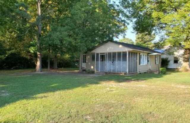 702 Ghent Street - 702 Ghent Street, Windsor, NC 27983