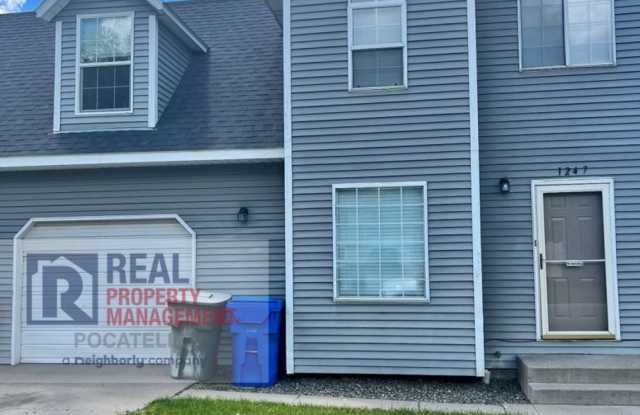 3 bed 1.5 Bath Duplex - 1 Car Garage photos photos