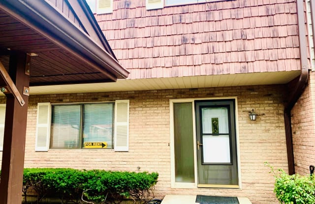 1700 Hopi Trl - 1700 West Hopi Trail, Wheeling, IL 60090