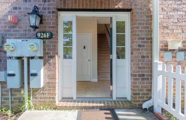 Steps from Shopping, Dining, & Entertainment in The Market Common Gallery 4