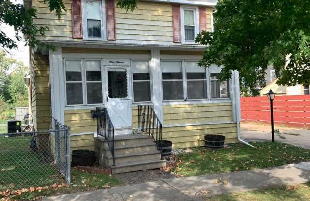 CEDAR FALLS 3BR house w garage, fenced yard, central air photos photos