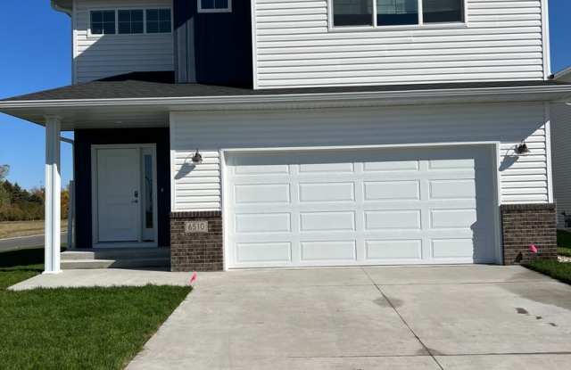 4 Bed 3 Bath Single Family Home Gallery 1