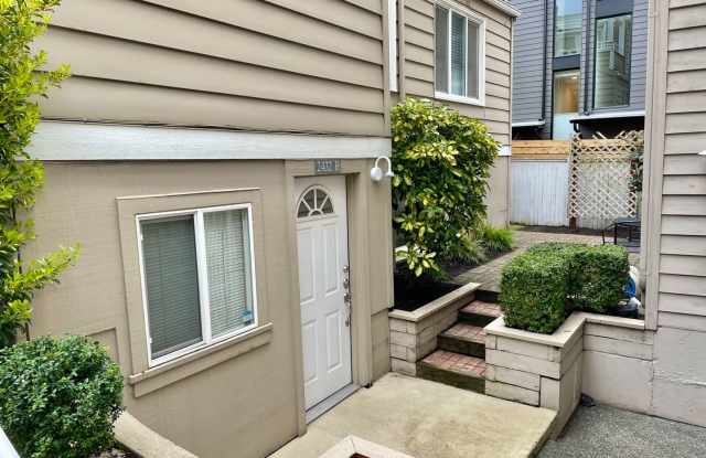 Beautiful One Bedroom Condo in Queen Anne - 2432 Dexter Avenue North, Seattle, WA 98109