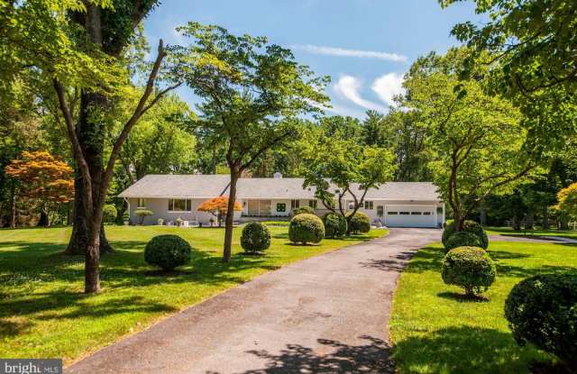 8820 SAUNDERS LN - 8820 Saunders Lane, Potomac, MD 20817