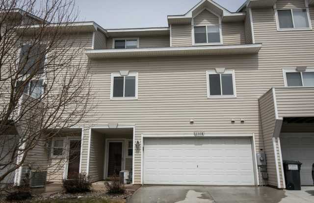 Beautiful 2 Bed/1.5 Bath townhome, with extra large open concept living space - Available Mar 1 - 650 Kingfisher Lane, Woodbury, MN 55125