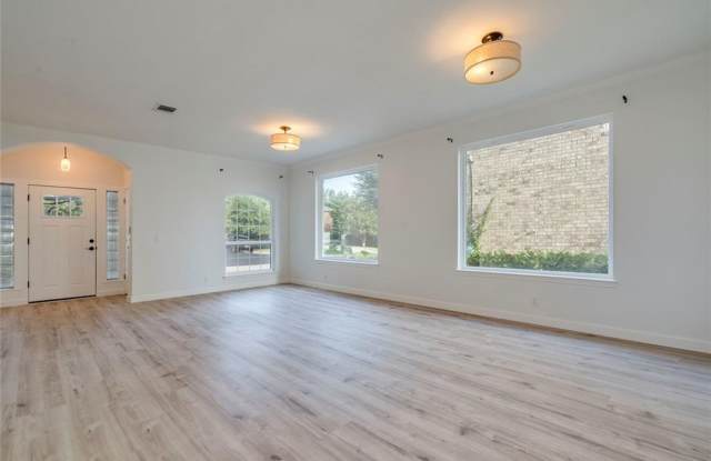 Stunning single story COMPLETELY RENOVATED home on a cul-de-sac in the highly sought after community of Lake Pointe in LTISD Gallery 4