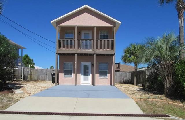 Walking Distance to the Beach! 2 Story Home 3 bedroom 2.5 Bath photos photos