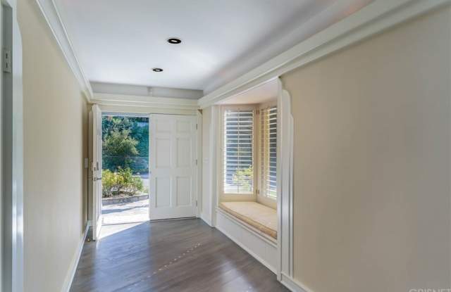 22733 De Kalb Drive Gallery 3