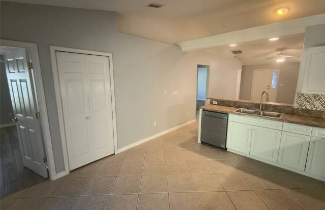 96 BUTTONWORTH Drive Gallery 3
