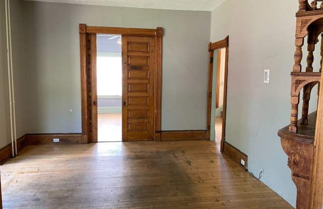 629 12th Ave SE - 629 Southeast 12th Avenue, Minneapolis, MN 55414