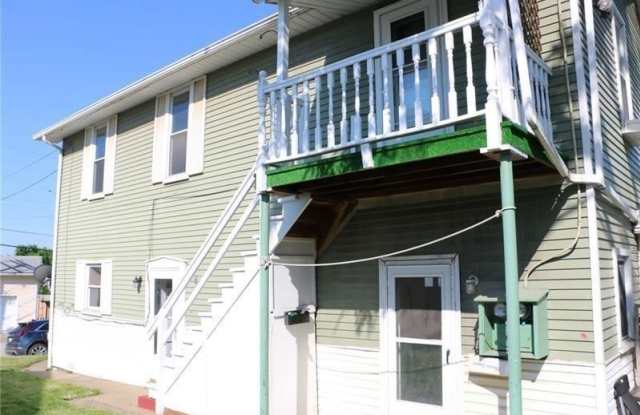 1130 Summerlea Ave - 1130 Summerlea Avenue, Washington, PA 15301