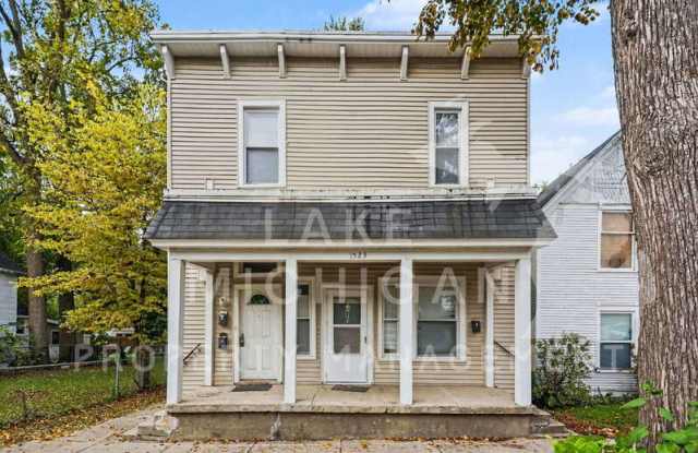 1523 Broadway Avenue NW Gallery 1