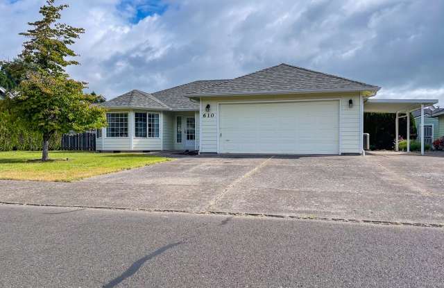 Single Level Dallas Home with Stainless Steel Appliances! ~ Walnut 610 - 610 Southeast Walnut Avenue, Dallas, OR 97338