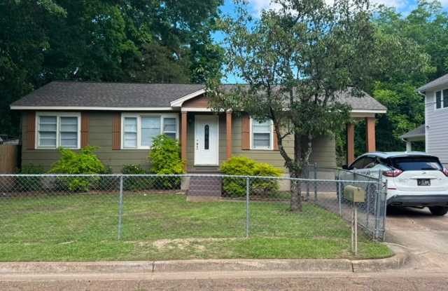 Move-In Ready 3BR Rental in Convenient Starkville Location photos photos