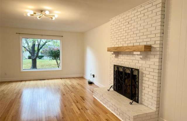 1853 Rockmoor Drive Gallery 2